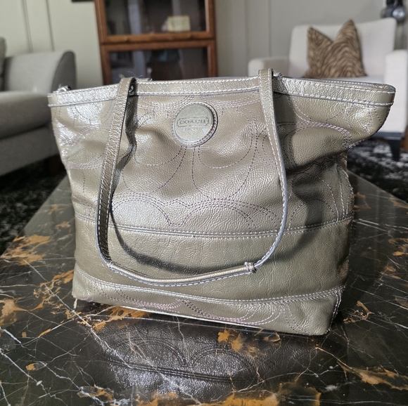 Coach Patent Leather Stitched C Tote Shoulder Bag Purse F15142 13 x 9.5 Green - Picture 3 of 17